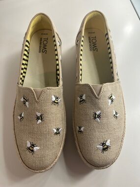 TOMS Beige Canvas Slip-Ons with Bee Embroidery